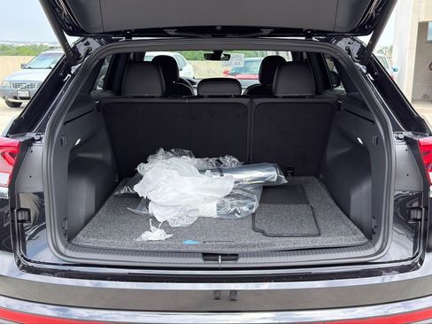 New 2026 Volkswagen Atlas Cross Sport SE FWD image 10