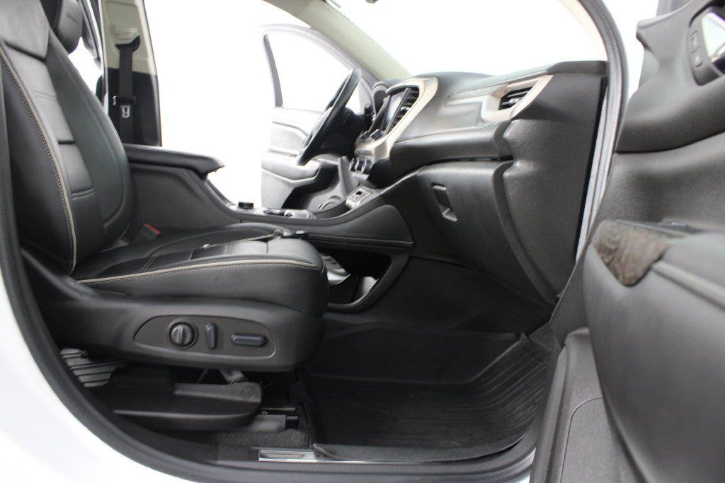 Used 2023 GMC Acadia Denali w/ Denali Ultimate Package FWD image 27