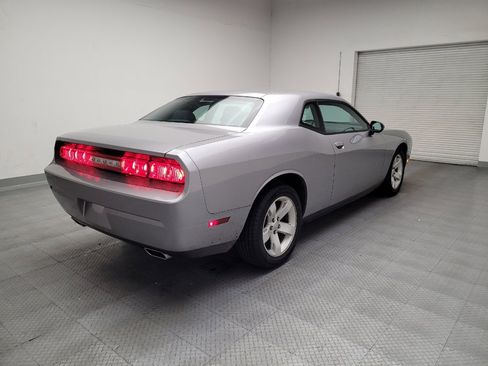Used 2014 Dodge Challenger SXT image 9