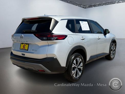 Used 2023 Nissan Rogue SV image 4