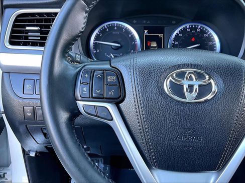 Used 2019 Toyota Highlander XLE image 23