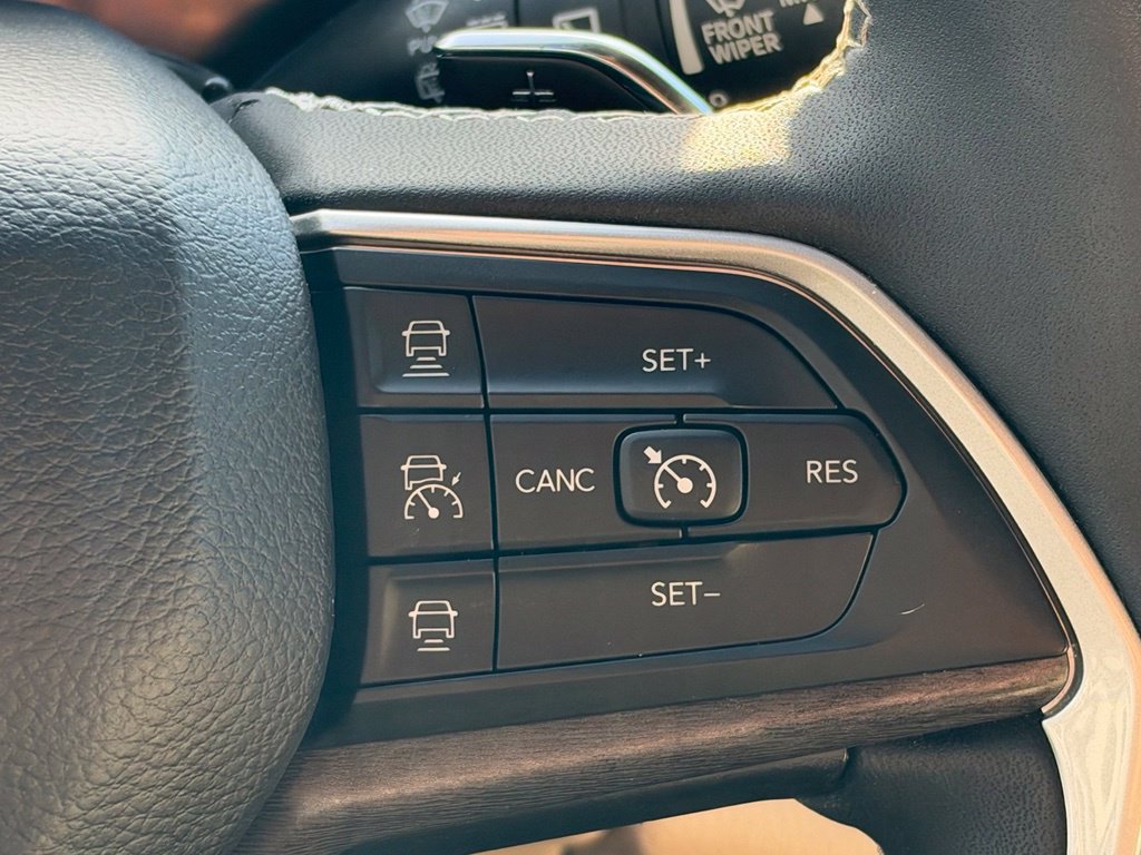 Used 2023 Jeep Grand Cherokee Limited AWD/4WD image 23