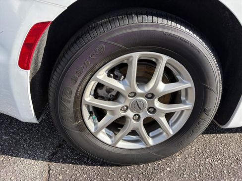 Used 2024 Chrysler Pacifica Touring-L image 24