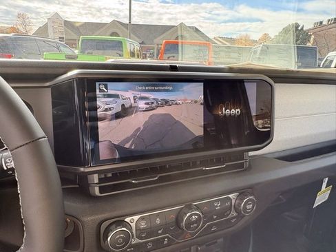 New 2026 Jeep Gladiator Sport image 17