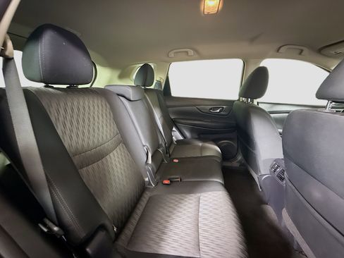 Used 2018 Nissan Rogue SV image 27