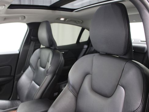 Used 2024 Volvo S60 B5 Plus FWD image 4