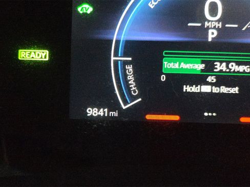 Used 2025 Toyota Camry SE image 12