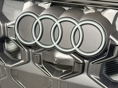 Used 2025 Audi SQ5 Prestige w/ Prestige Package AWD/4WD image 15