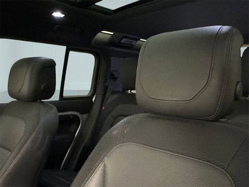 Used 2023 Land Rover Defender 110 X-Dynamic SE image 37