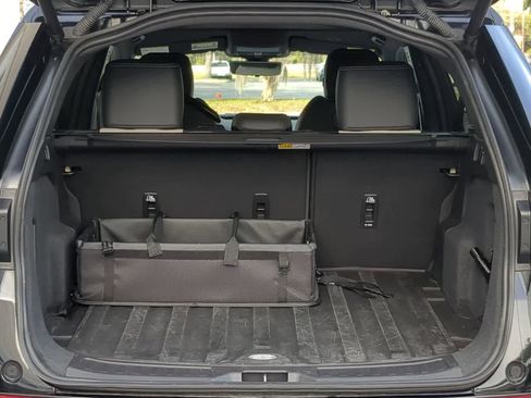 Certified 2025 Land Rover Discovery Sport Dynamic SE image 36