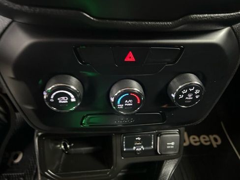 Used 2020 Jeep Renegade Sport image 18