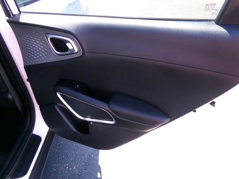 Used 2021 Kia Soul LX FWD image 33