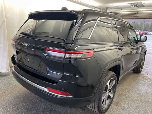 Used 2023 Jeep Grand Cherokee 4WD 4xe image 4