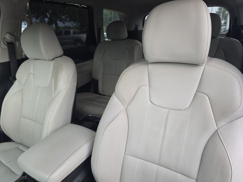 Used 2022 Kia Telluride EX w/ EX Premium Package AWD/4WD image 23