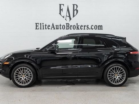 Used 2023 Porsche Cayenne Platinum Edition AWD/4WD image 2