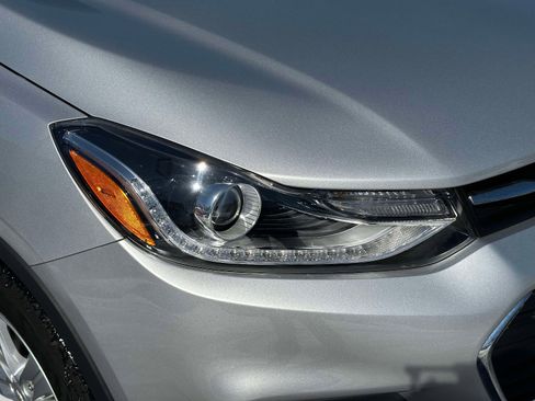 Used 2022 Chevrolet Trax LT w/ LT Convenience Package image 8