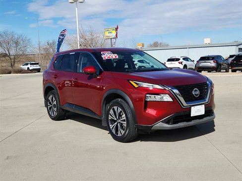 Used 2021 Nissan Rogue SV image 1