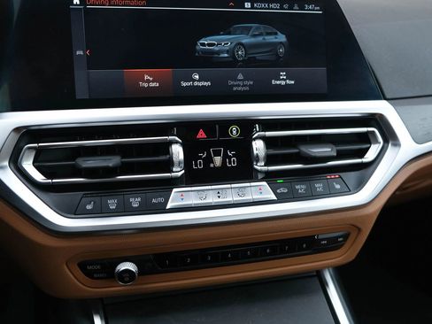 Used 2022 BMW 330i xDrive 330i xDrive Sedan 4D w/ Driving Assistance Package image 39