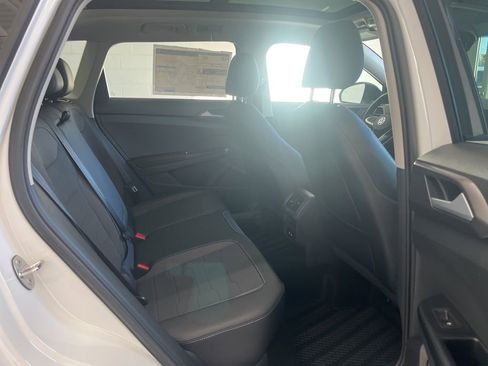 New 2026 Volkswagen Taos SE AWD/4WD image 36