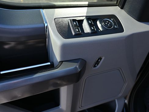 Used 2019 Ford F150 XLT w/ Equipment Group 302A Luxury image 12