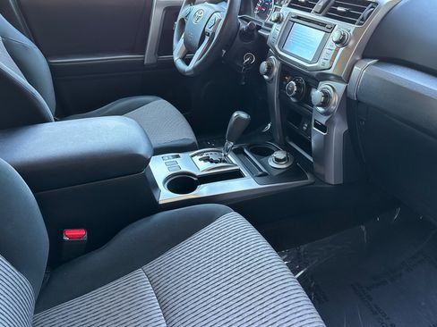 Used 2017 Toyota 4Runner SR5 w/ Convenience Package AWD/4WD image 16