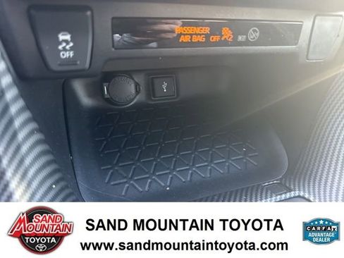 Used 2022 Toyota RAV4 XLE image 21