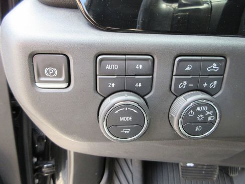 Certified 2022 Chevrolet Silverado 1500 LT Trail Boss w/ LT Trail Boss Premium Package AWD/4WD image 26