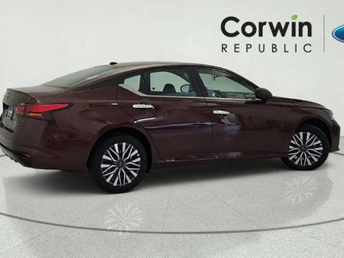 Used 2025 Nissan Altima 2.5 SV AWD/4WD image 6