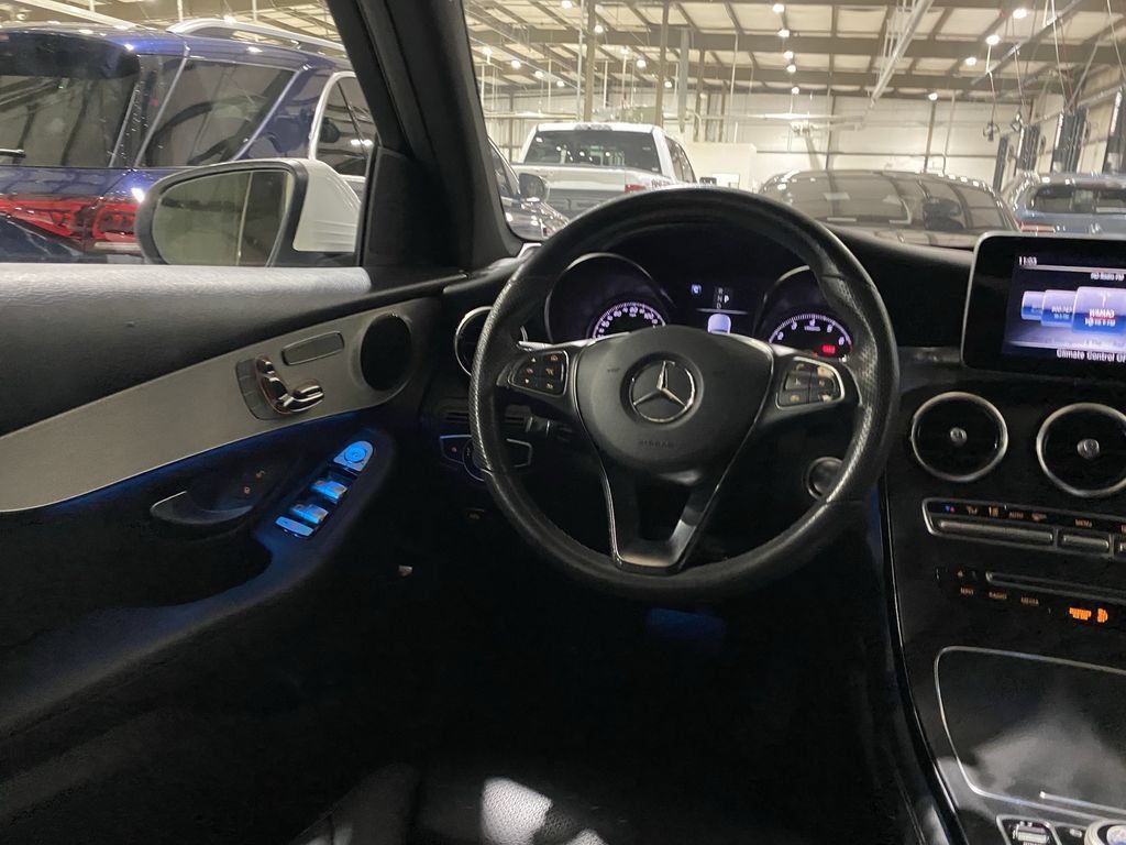 Used 2019 Mercedes-Benz GLC 300 image 3