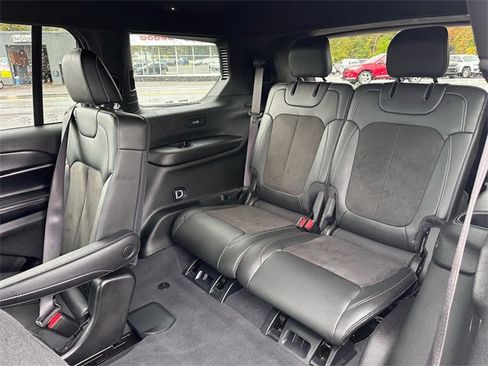 Used 2023 Jeep Grand Cherokee L Laredo image 11