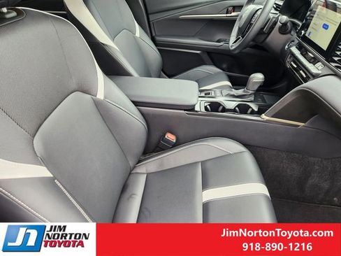 Used 2025 Toyota Camry SE w/ Convenience Package FWD image 15