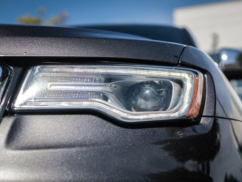Used 2017 Jeep Grand Cherokee Overland AWD/4WD image 11