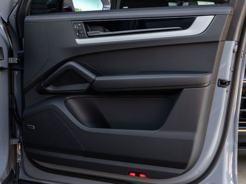 Certified 2026 Porsche Cayenne image 41