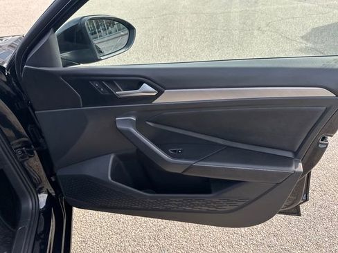 Certified 2024 Volkswagen Jetta SE w/ Panoramic Sunroof Package FWD image 36