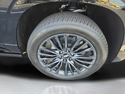 Used 2026 Cadillac Escalade ESV Platinum Sport w/ LPO, Floor Liner Package AWD/4WD image 44