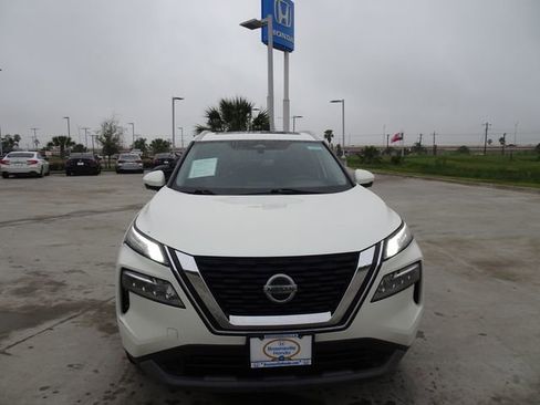 Used 2021 Nissan Rogue SV w/ Premium Package FWD image 2