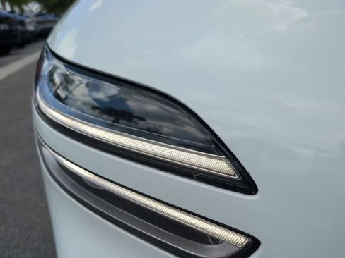 Used 2023 Genesis G70 2.0T RWD image 11
