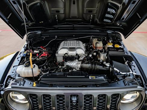 Used 2020 Jeep Gladiator Rubicon image 3