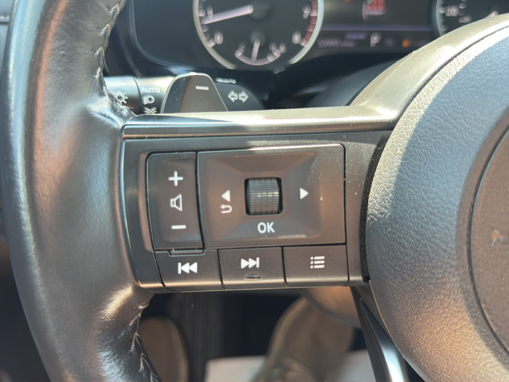 Used 2024 Nissan Pathfinder SV FWD image 21
