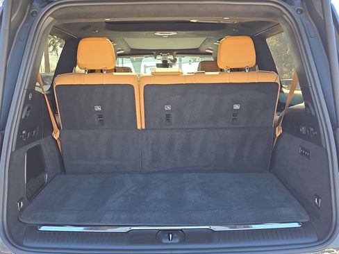 Used 2024 Jeep Grand Wagoneer Series III w/ Quick Order Packagew 28T AWD/4WD image 10