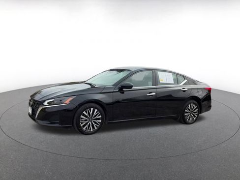 Used 2025 Nissan Altima 2.5 SV image 8