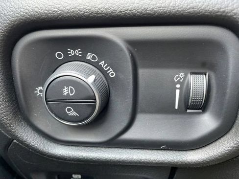 Used 2020 RAM 1500 Big Horn AWD/4WD image 15
