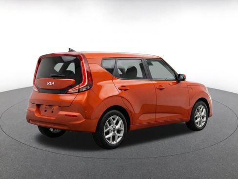 Used 2025 Kia Soul LX w/ LX Technology Package FWD image 9