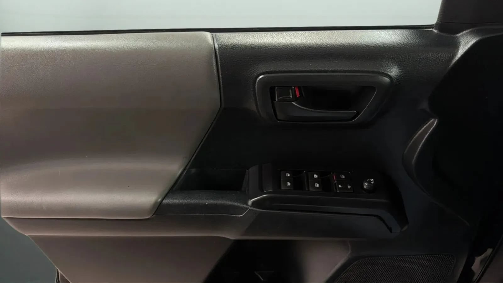 Used 2019 Toyota Tacoma SR w/ SR Convenience Package AWD/4WD image 16