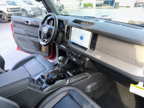 New 2026 Ford Bronco Outer Banks AWD/4WD image 32