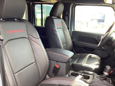 Used 2024 Jeep Wrangler Unlimited Rubicon AWD/4WD image 38