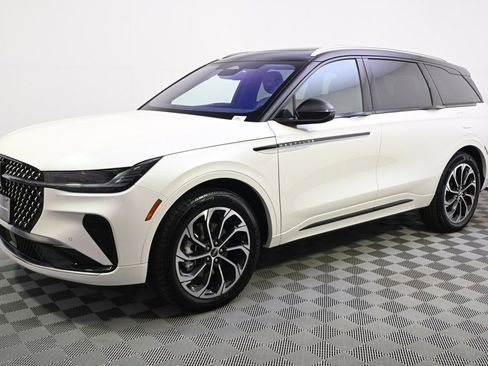 New 2026 Lincoln Nautilus Reserve image 2