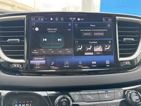 Used 2024 Chrysler Pacifica Touring-L image 16