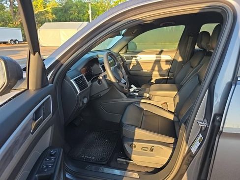 Used 2023 Volkswagen Atlas Cross Sport SE w/ Black Wheel Package image 11