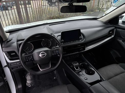 Used 2025 Nissan Rogue SV FWD image 35